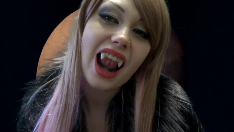 Goddess Misha Goldy: Sexig ond vampyr röker och pratar med dig!