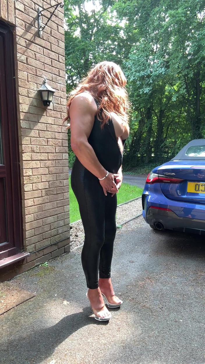 Kellycd2022: Siyah pvc catsuit ve topuklu seksi travesti kellycd2022