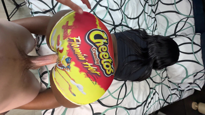 BootyClapper187: गोरे लड़के द्वारा मेरी ज्वलनशील हॉट चीटोस चड्डी में मेरी चुदाई हुई