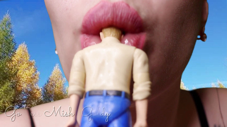 Goddess Misha Goldy: Uriașă care te transformă în caracatiță minusculă din Shrunken Man and...