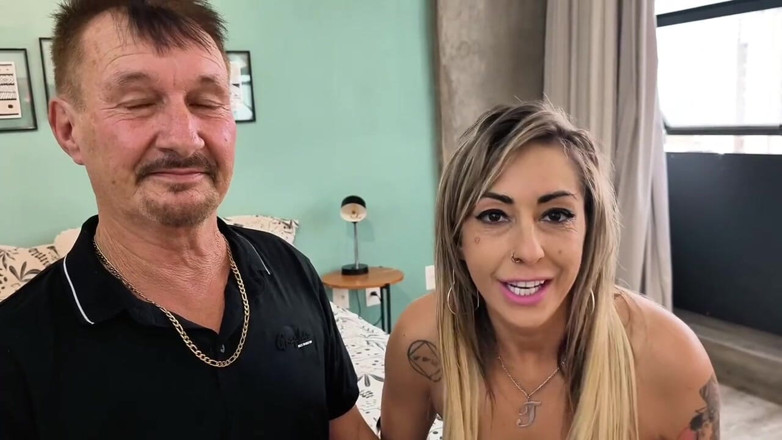 Carlos Urach: Futaiul a două gagici delicioase așa îl face pe bătrân să...