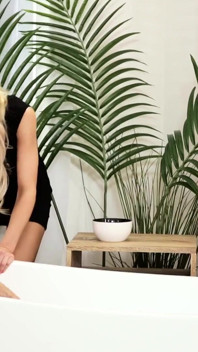 Malcriada ama de casa rubia Alix Lynx es atrapada por su esposo follando un hobo