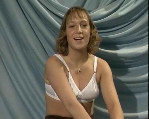 YOUR FIRST PORN: Jest w dobrym nastroju, z palcem w śliwce - Mandy