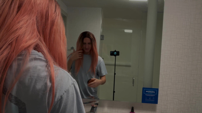 Sissy Bailey Wilde: ルームメイトFeminizedと犯さのために罰