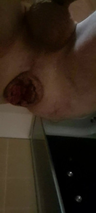 Juego anal con una botella