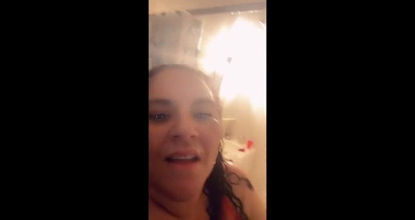 Curvyliz9: Tesão no chuveiro 2