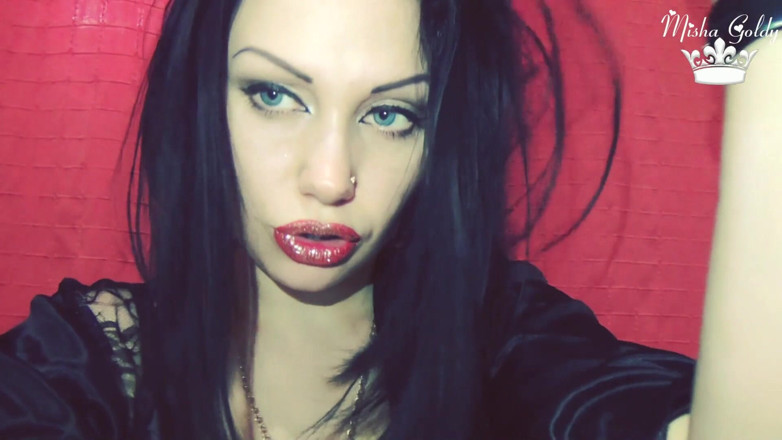 Goddess Misha Goldy: Rode lippen met gouden glitter