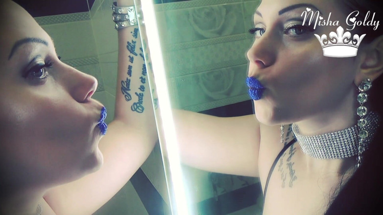 Goddess Misha Goldy: Bibir glittery biru yang glamor