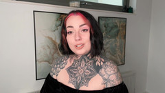 Miss Valentina: Để lại cô ấy cho tôi trò chơi thì thầm