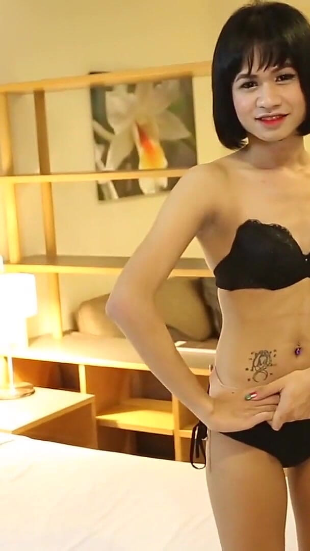 Ladyboystar - Una ladyboy dai capelli corti mi lascia giocare con il suo grosso pene (Ladyboy Star) Ladyboystar - Short Haired Ladyboy Let's Me Play with Her Big Dick (Ladyboy Star)