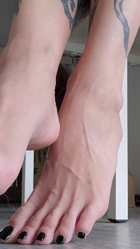 Ignore Foot Fetish Goddess with Black Pedicure