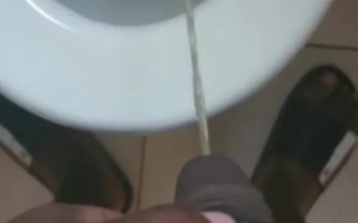 Rex Bitchington Blade: First Pee Video