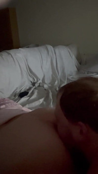 ぽっちゃり妻の汚いお尻を鼻のおならで食べる