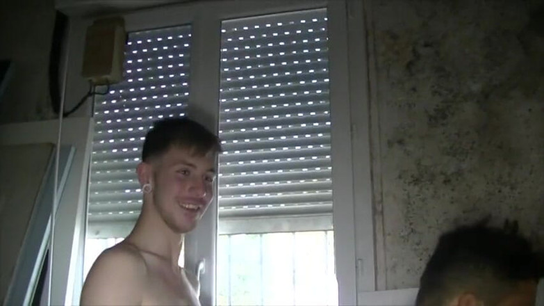 Gaybareback: Primo sextape con 2 ragazzi gay