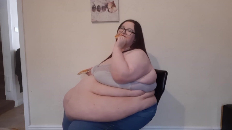 SSBBWLadyBrads: SSBBW pizza stuffing on office chair
