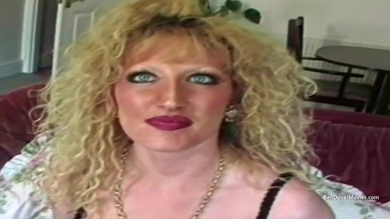 Ben Dover Movies: Meer seks en de settee: Julie