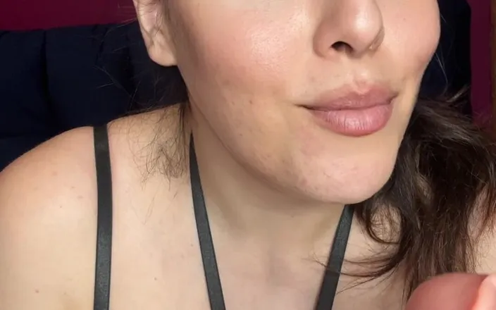 Young_strawberry: MILFka dostává sperma do pusy