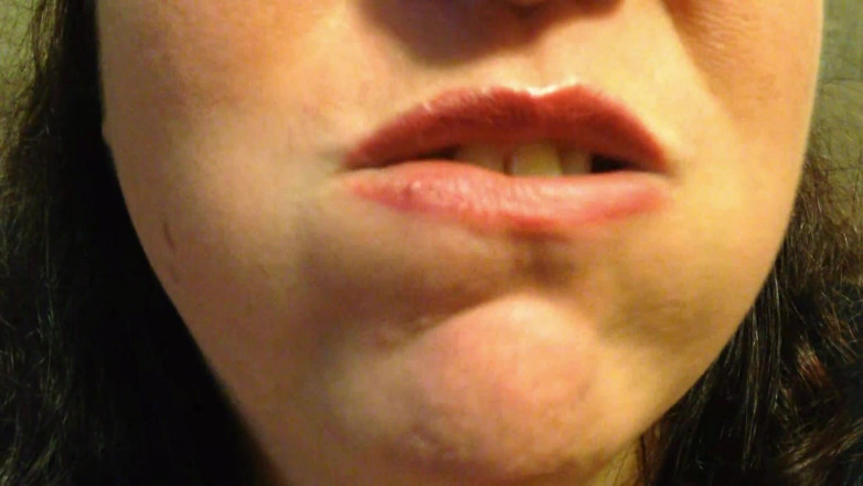 Lily Lipstixxx: Ведмідь їсть гумку