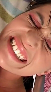 La masturbazione più calda del culo per una troia bruna !! Vol 4