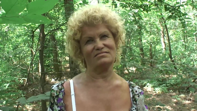 Mature Climax - 100% Mature Videos: Blondynka owłosiona dojrzała skacze na duży dong na zewnątrz