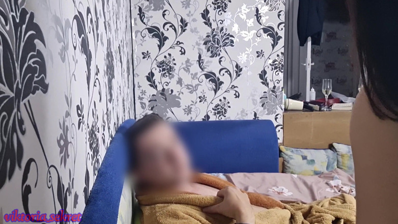 Viktoria_sekret: 배다른 여동생이 실수로 의붓아버지를 유혹했습니다.