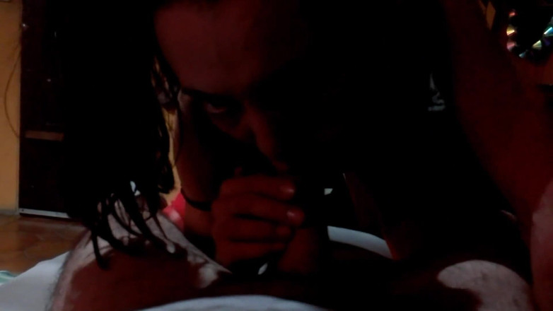 Marian sofar: वह इसे अपनी गांड में एक और लंड के साथ पागलों की तरह चूसती है