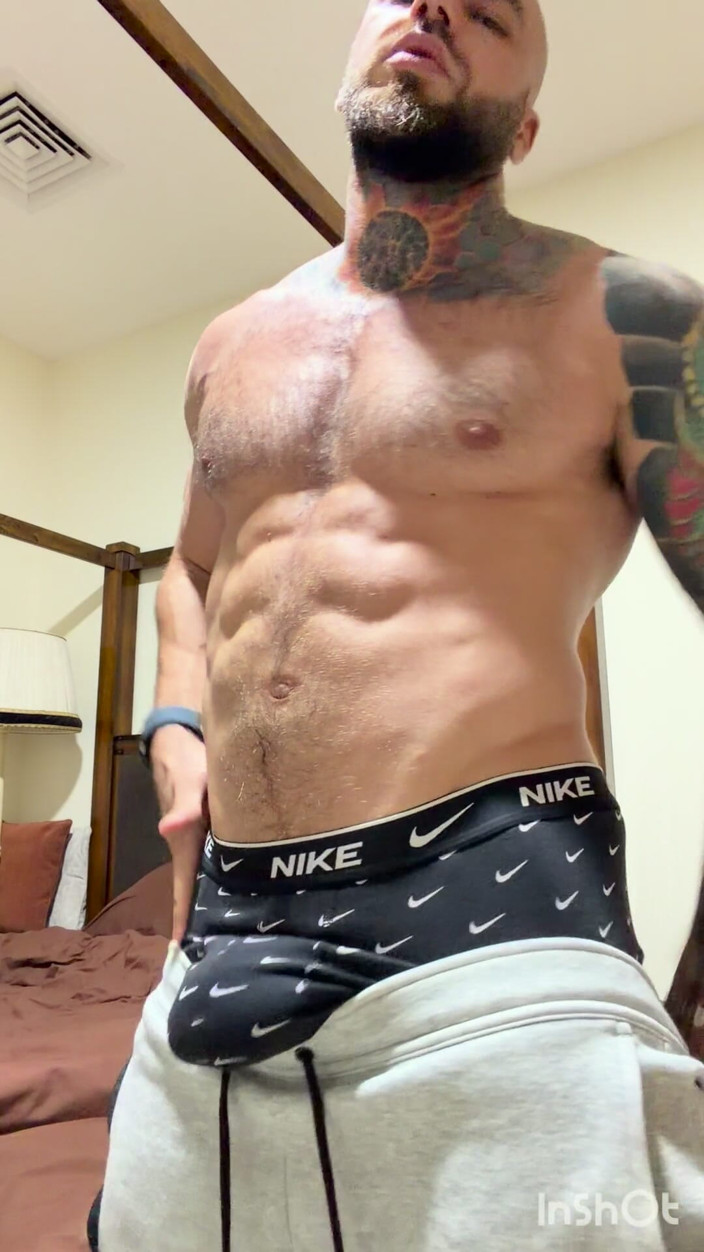 Valdemar Santana: Muscle Worship Close-ups: Hairy Chest, Bush &amp; Massive Uncut Cock