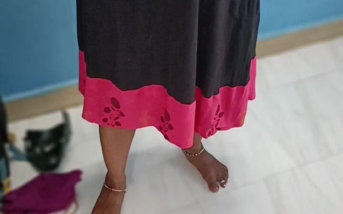 Tamil lesbian: サリーはホットな新しいおばさんを着ています