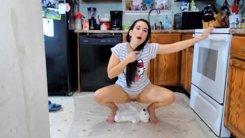 Femdom Austria: She pisses on her teddy bear
