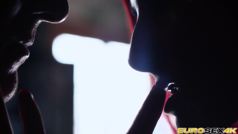 Porn Gutter: Холли, она горяча!