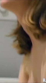 Carina Piccola Ingenua Ragazza Pelosa Timida Da Sola