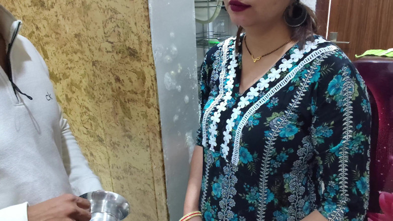 Hornycouple149: Liet de Bhabhi van de buurman met grote borsten achter...