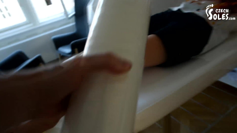 Czech Soles - foot fetish content: ถูกมัด สาว submissive ถูก tickle เท้าและนับถือเท้า POV