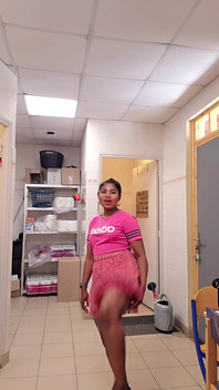 Ebony Pees Standing up