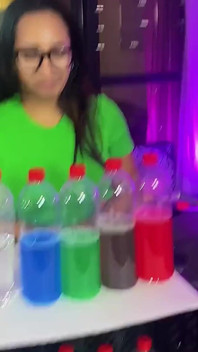 Tiktok Bottlechallenge avec sa belle-mère sexy - Leyne Rodriguez