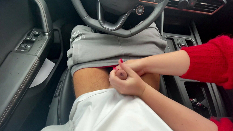 SlipCouple: Slarvig avrunkning i en bil på stormarknadens parkeringsplats