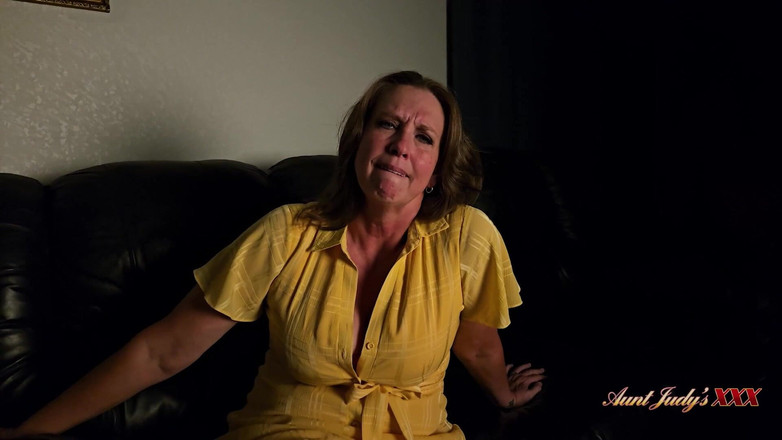 Aunt Judy's XXX: AuntJudysXXX - पावर आउटेज के दौरान अपनी बड़े स्तनों वाली परिपक्व सौतेली मम्मी Autumn को चोदना (देखने का बिंदु)