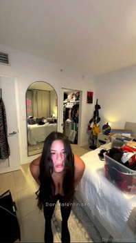 Unschuldiger Live-Stream wird zu wildem geilem spaß mit Dani valentina