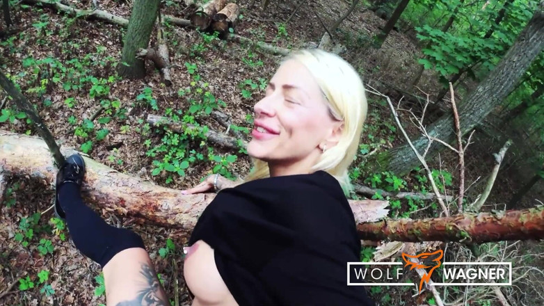 Wolf Wagner Com: Kevin White and HarleenVan Hynten went wild during their outdoor...