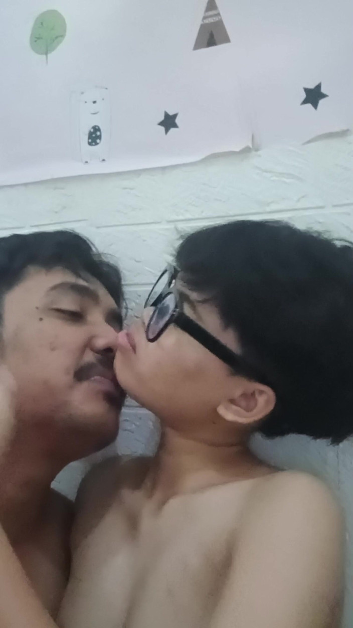 Theresia Nirvana: Bonita asiática tomboy ao ponto de se afogar