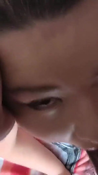 このぽっちゃり豚を屈辱的に硬い顔でクソ