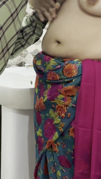India follando en cuarto de baño completamente video