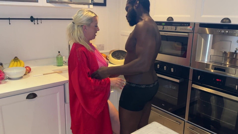 Mature man eaters: Bbc fodendo esposa no Kithcen