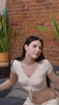 Cherry își oferă orgasme intense doar cu degetele