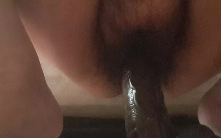 Mommy big hairy pussy: La chatte poilue d’une MILF avide