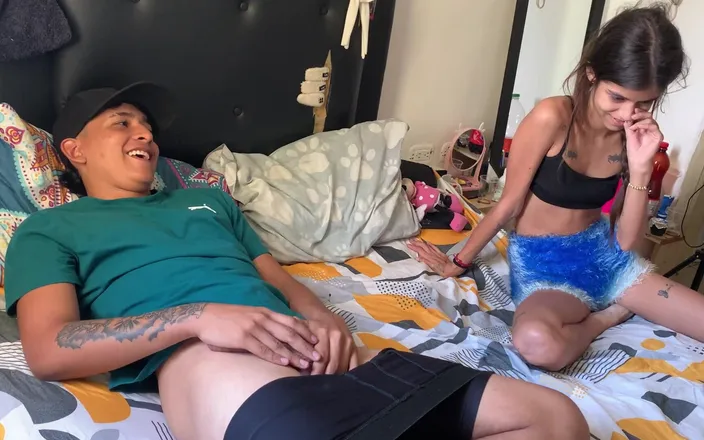 TUflacasex123: Mà không nhận ra nó, chị kế của tôi đến và...