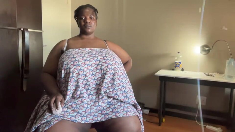 Legendary Booty Overdose: 超级肥胖的振动器挑逗和呻吟恋物癖