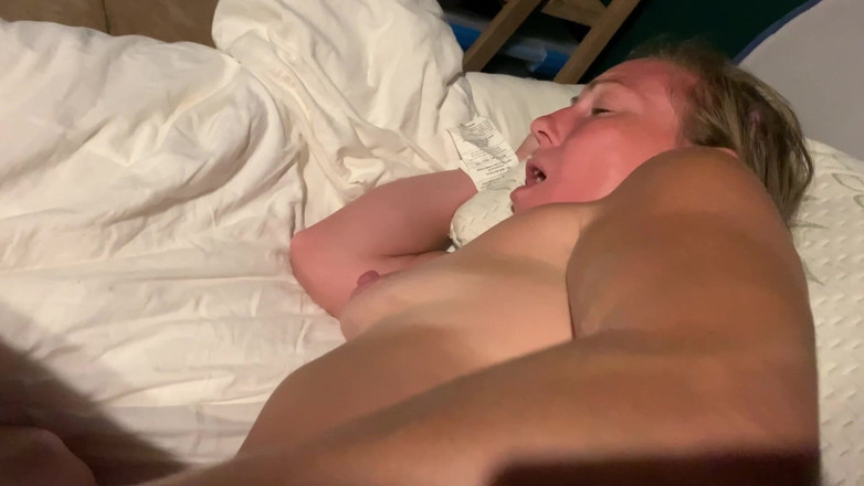 Farmers Wifey: Грязная горячая бабуля глотает, кримпай из ее собственной пизды