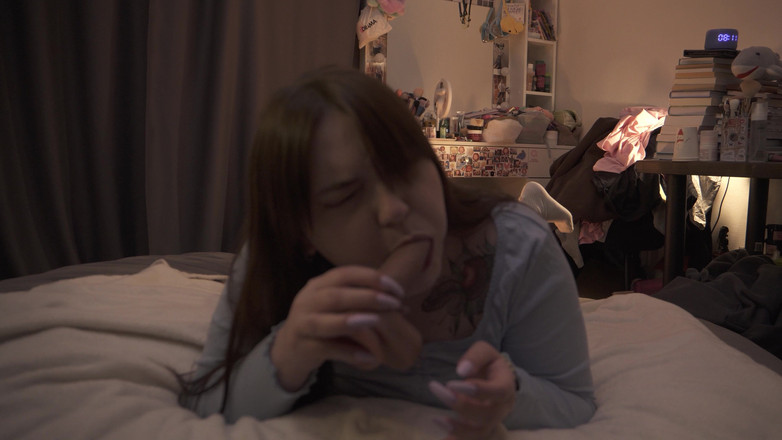 Polly Sweet: スロッピーは孤独なBBWの口に大量の精液を浴びせて終わる