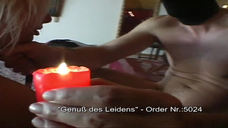 Genuine XXX: La modella sadomasochista sopporta frustate e punizioni di cera calda...